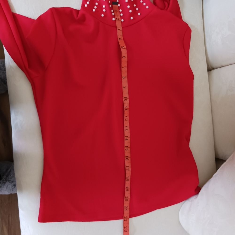 💋💋Red Turtleneck Top with Faux Pearl Collar and Cuffs NWOT *See Measurement* - Picture 11 of 14